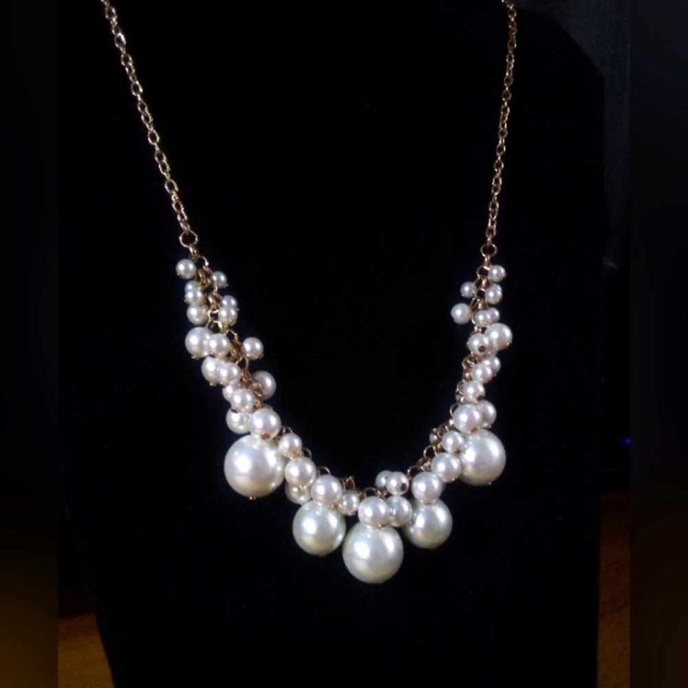 Gorgeous Vintage Pearl necklace multi size beads